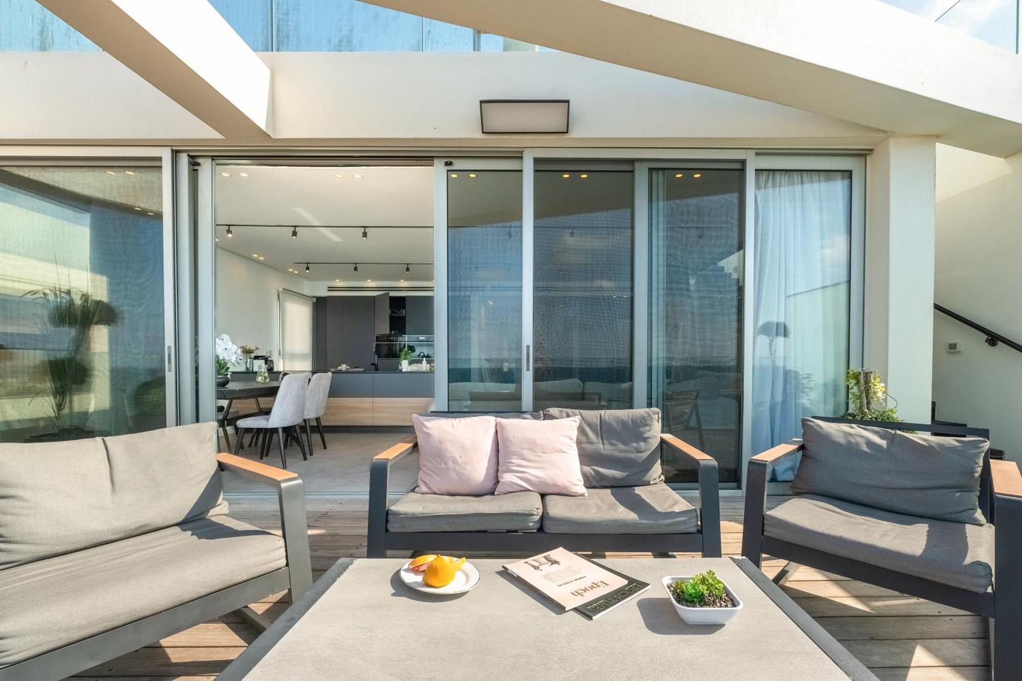 Penthouse 3Br + Roof Top + Parking - On The Beach Haifa Exterior foto